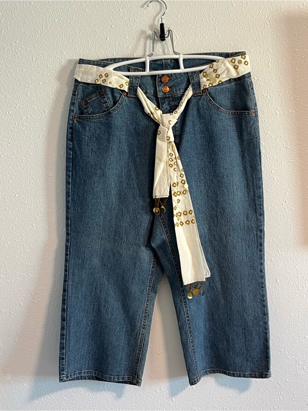 The Blues Dark Blue Denim Capri Pants with Ivory Sash Detail Size 14